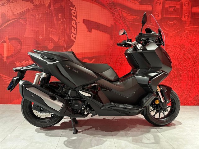 HONDA ADV 350 in schwarz, 330 ccm mieten — bei Honda Motorrad Zürich in Volketswil