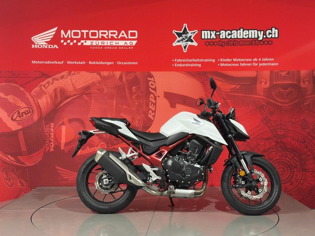HONDA CB 750 Hornet Neufahrzeug in weiss, 755 ccm kaufen — bei Honda Motorrad Zürich in Volketswil