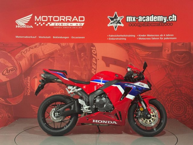 HONDA CBR 600 RR Neufahrzeug in rot, 599 ccm kaufen — bei Honda Motorrad Zürich in Volketswil