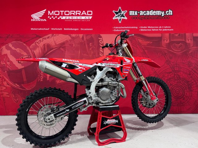 Honda CRF250R in red - off road bike in stock near Zurich