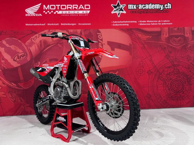 Motocross service and maintenance - Honda CRF250R dirt bike in the workshop