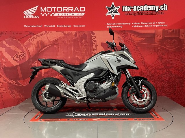 Honda NC750XA, niedriger Sitz und Stauraum