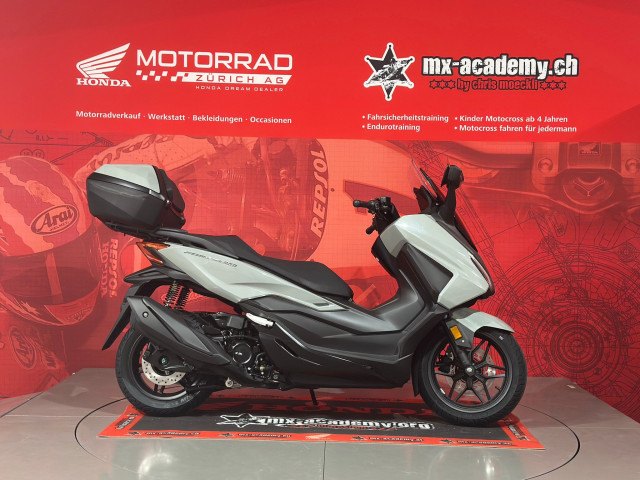 HONDA NSS 350 Forza Smart Top Box Neufahrzeug in grau, 330 ccm kaufen — bei Honda Motorrad Zürich in Volketswil