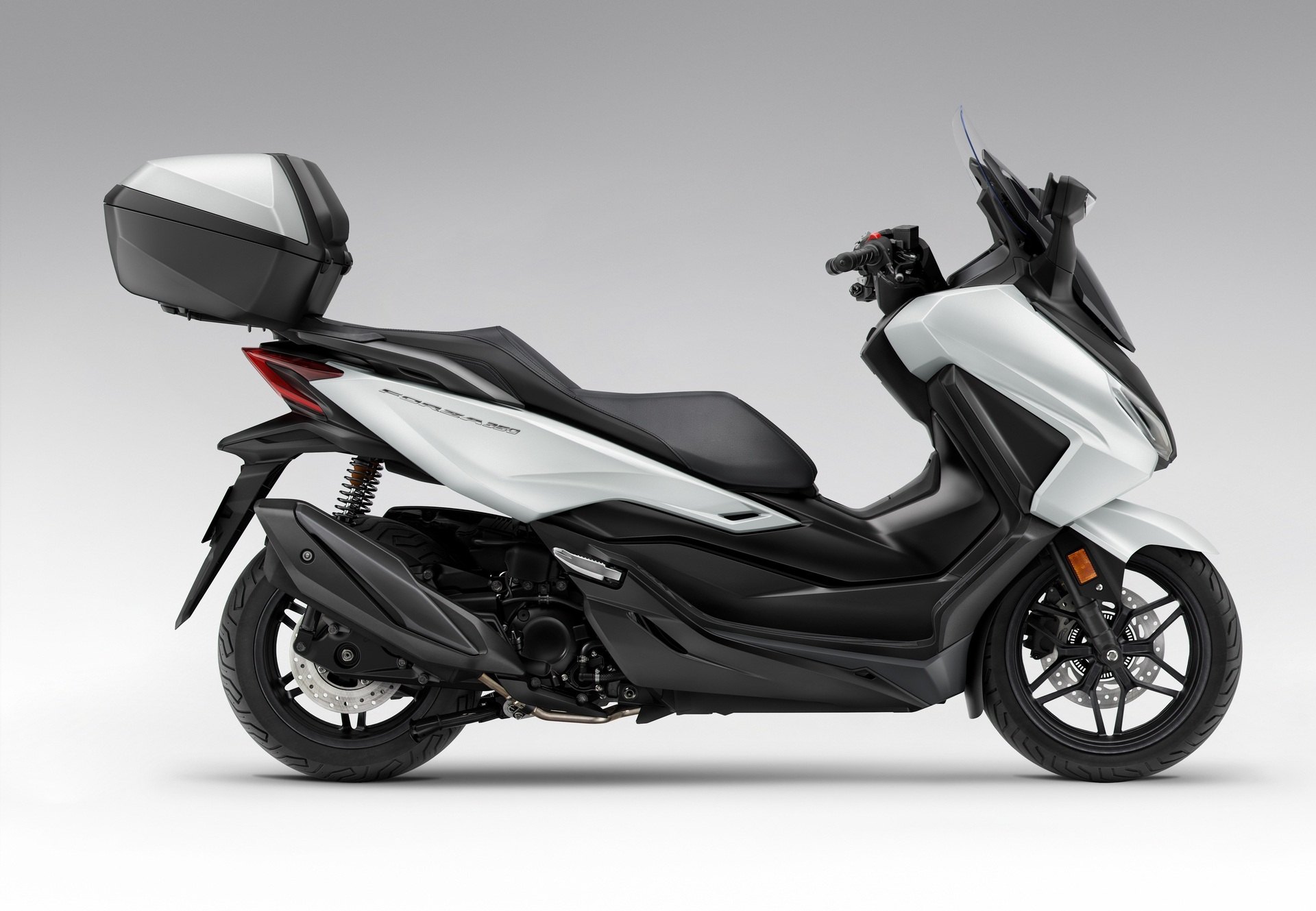 HONDA NSS 350 Forza Smart Top Box kaufen — bei Honda Motorrad Zürich in Volketswil