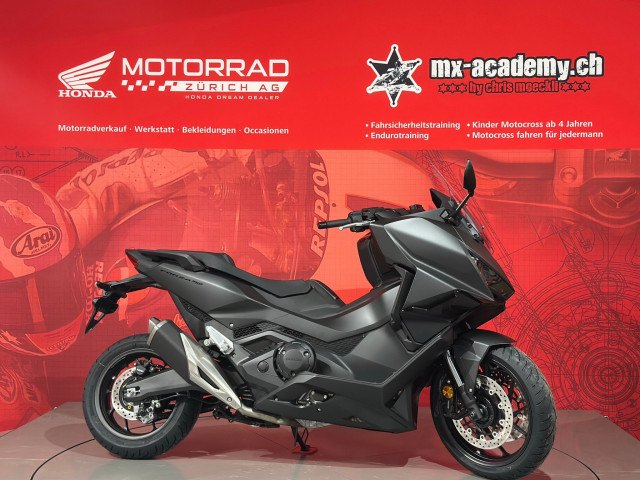 HONDA NSS 750 Forza Neufahrzeug in schwarz, 745 ccm kaufen — bei Honda Motorrad Zürich in Volketswil