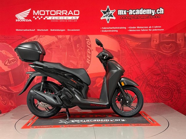 HONDA SH 125 Smart Top Box Neufahrzeug in schwarz, 125 ccm kaufen — bei Honda Motorrad Zürich in Volketswil