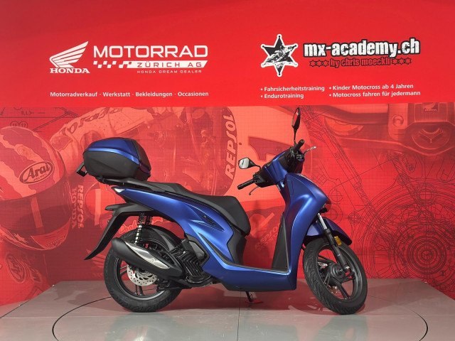 Honda SH125 Sporty in blue &ndash; SH125 with upright seating for city traffic