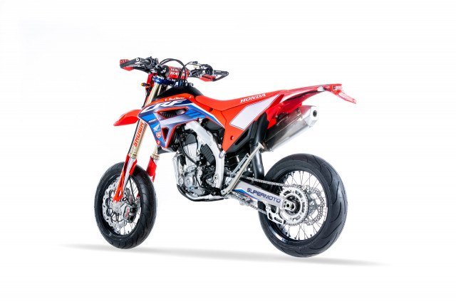 Supermoto service and maintenance - supermotard in the workshop at Honda Motorrad Zurich