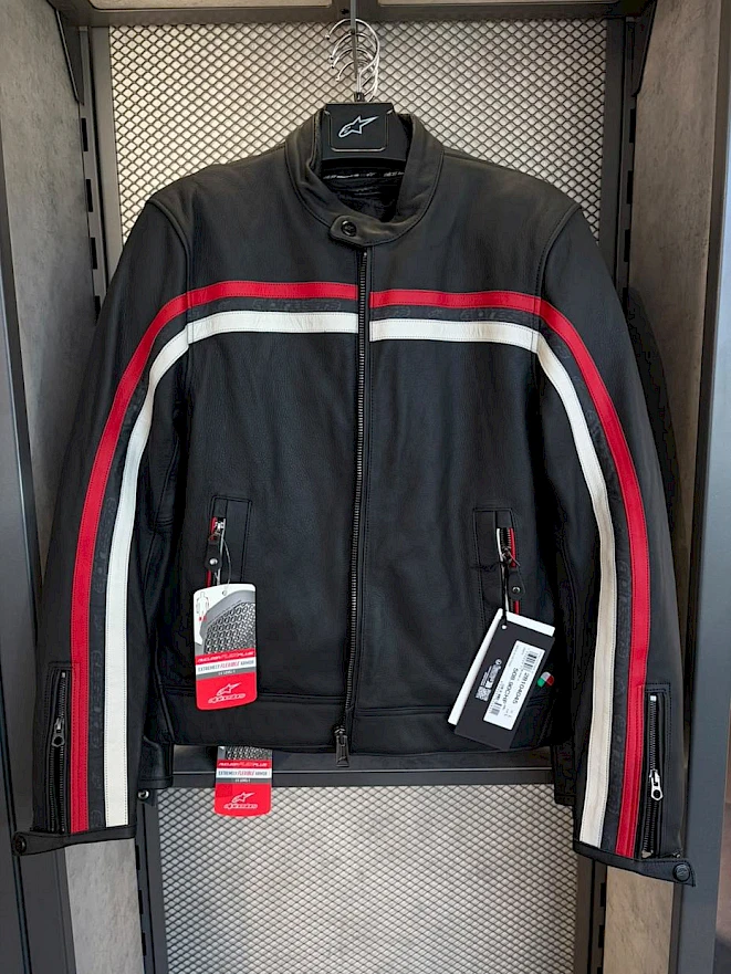 Motorradjacke kaufen – Lederjacke in Schwarz mit roten und weissen Streifen