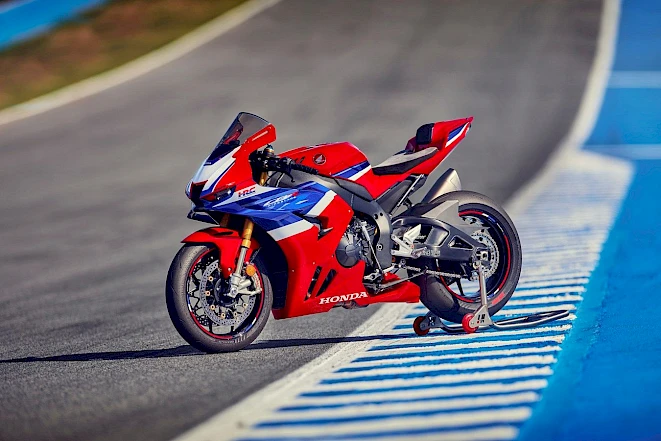A Motorrad: Honda CBR1000RR-R Fireblade SP