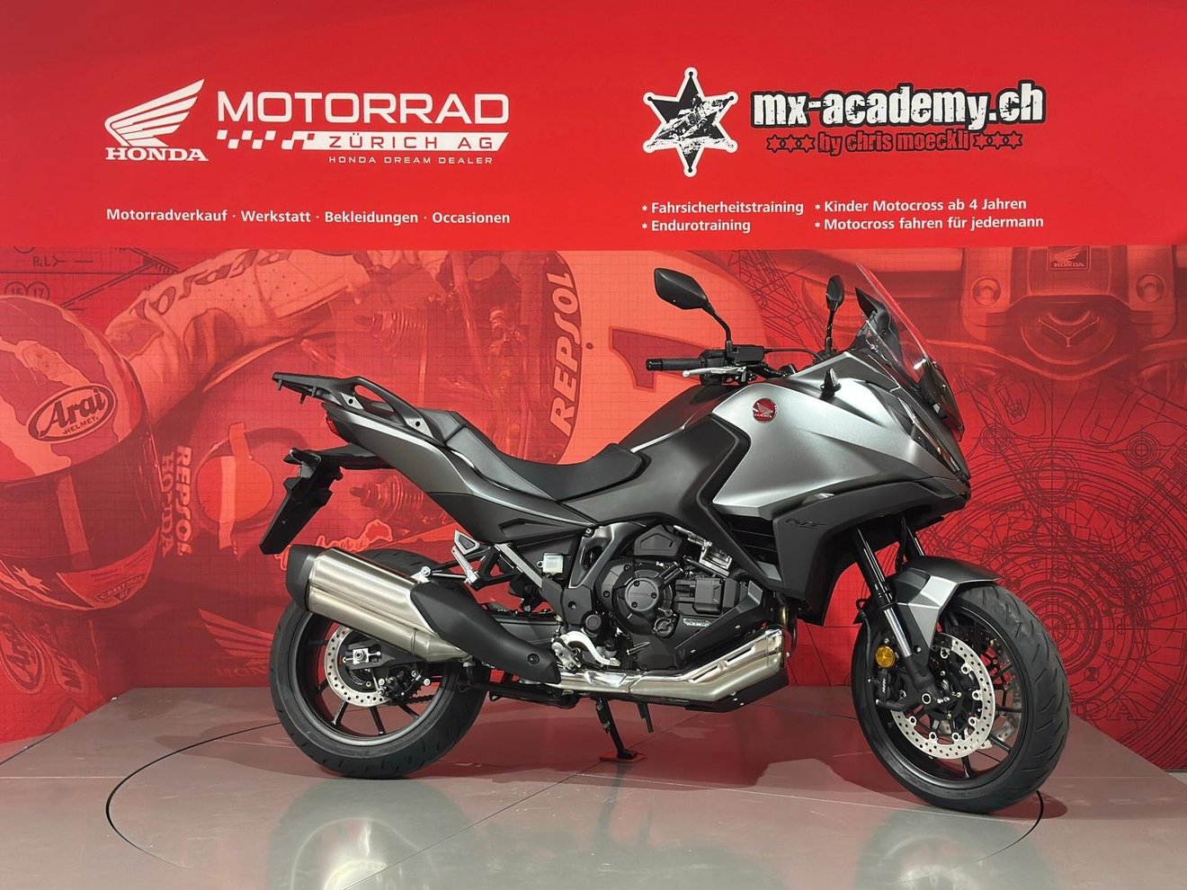 Honda NT1100 Matte Warm Ash Metallic — Sport-Tourer beim ersten Honda Dream Dealer der Deutschschweiz, Volketswil Zürich