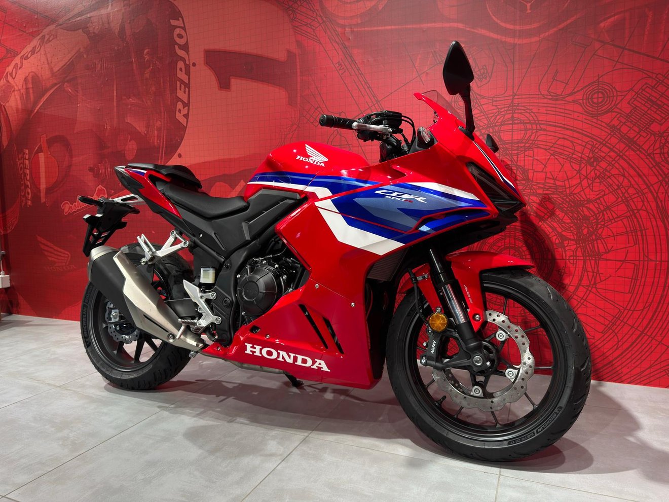 Honda CBR500RA kaufen — 35 kW Parallel-Twin für Kategorie A beschränkt bei Honda Motorrad Zürich Volketswil