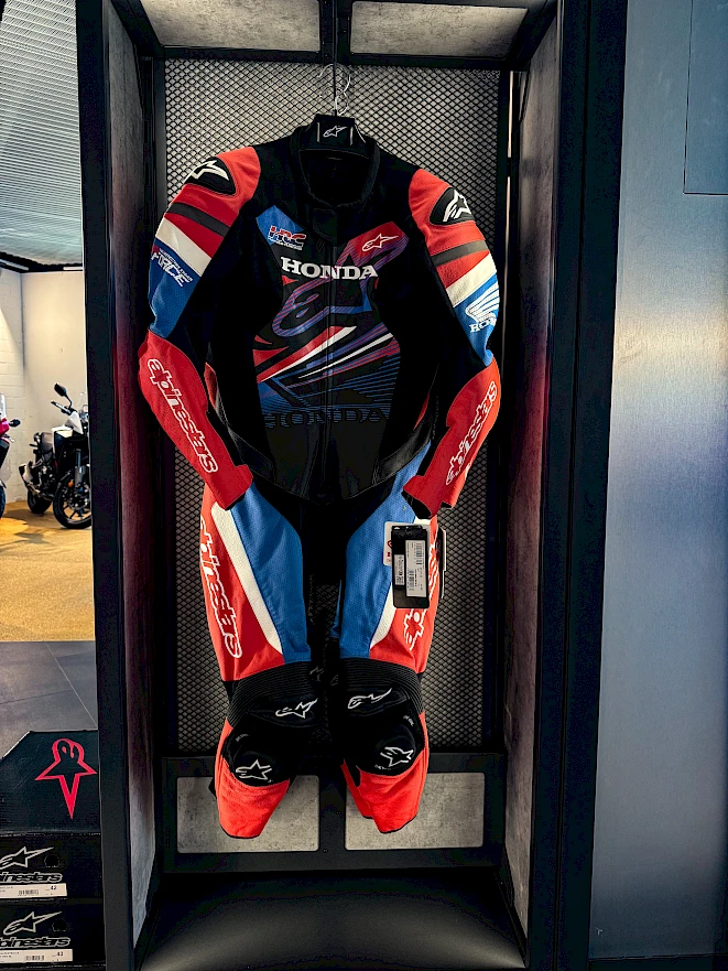 Motorcycle boots and gloves Zurich – complete protective gear at Honda Motorrad Zürich AG