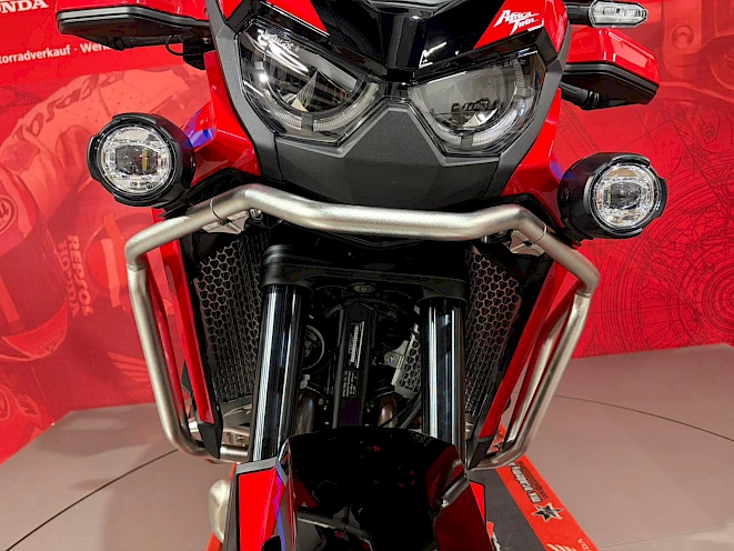 LED fog lights on the Africa Twin CRF1100 - original auxiliary headlights for poor visibility