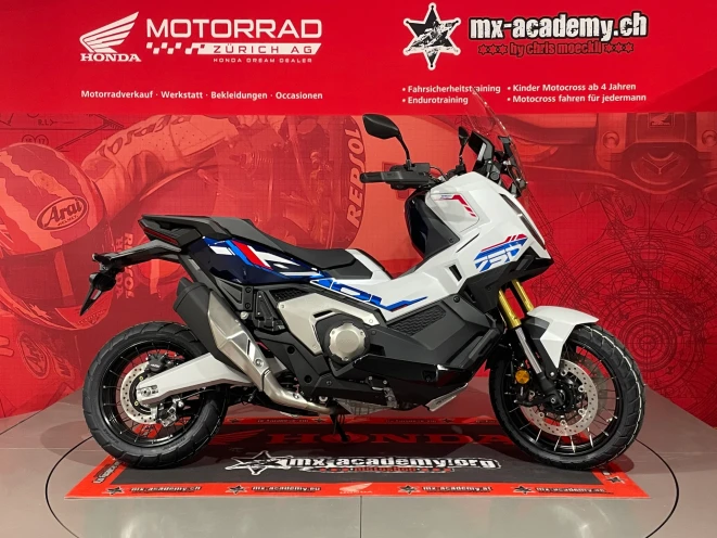 Honda X-ADV 750 DCT automatic motorcycle for city traffic and long tours