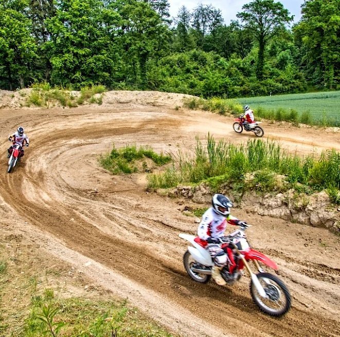 MX-Academy riding technique training &ndash; braking and cornering for PCX riders