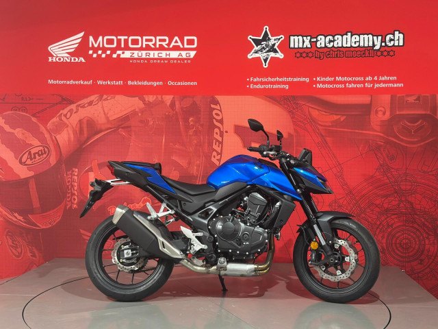 Honda CB 750 Hornet naked bike with 755 cc and 67.5 kW at the Honda Dream Dealer in Volketswil near Zurich