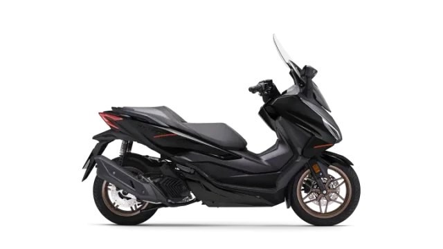 Honda Forza 125 automatic scooter for licence category A1 &ndash; test ride near Zurich