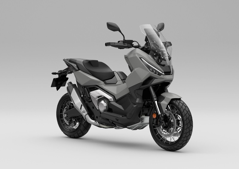 Honda X-ADV 750 adventure scooter with 745 cc and 43 kW at the Honda Dream Dealer in Volketswil ZH