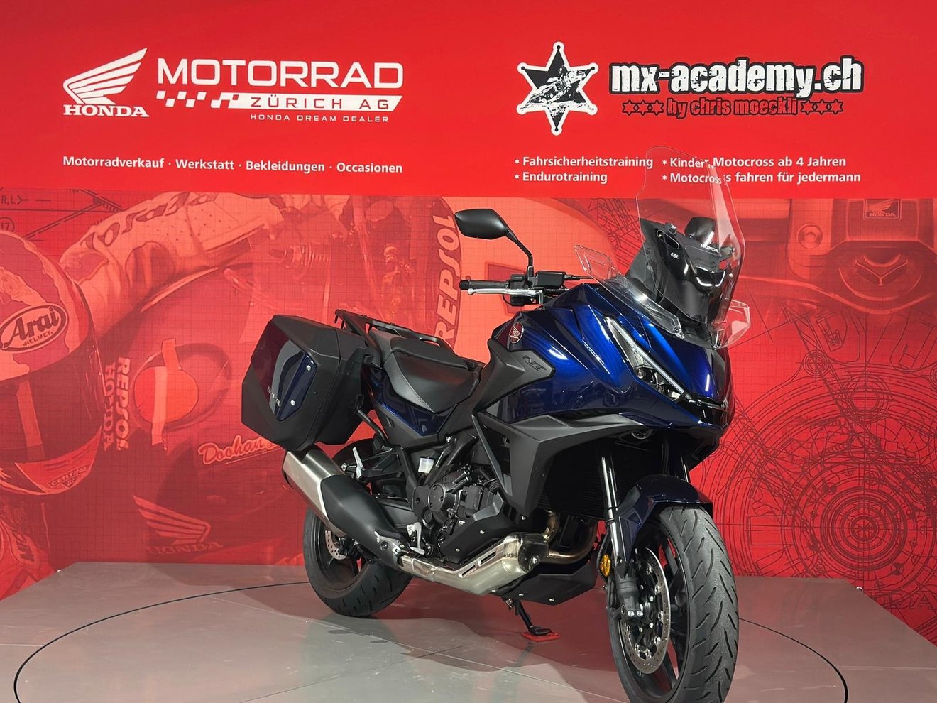 Honda NT1100 DCT Pearl Hawkseye Blue with standard side panniers — complete touring equipment Honda Motorrad Zurich