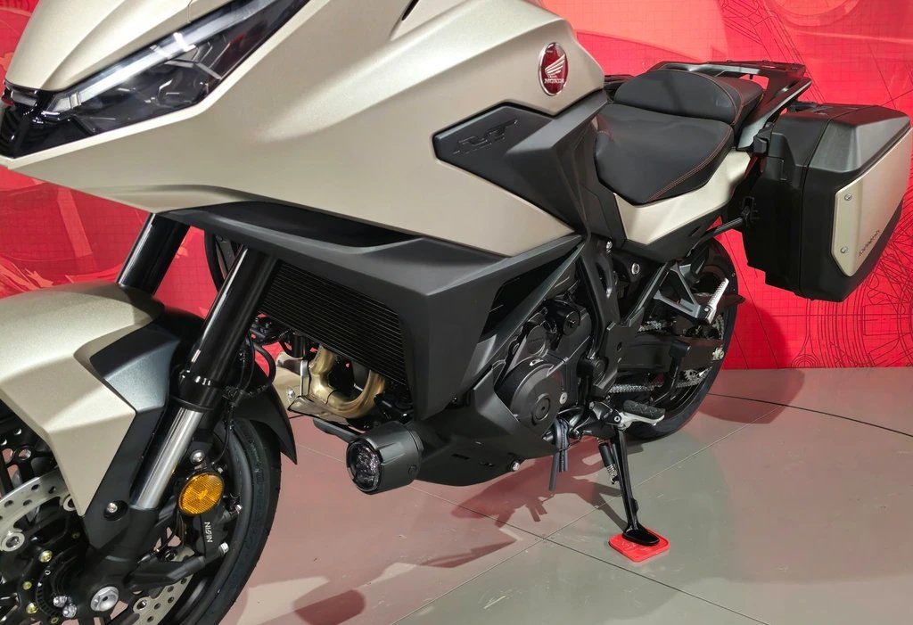Honda NT1100 original side panniers Touring pack — Honda Dream Dealer Zurich