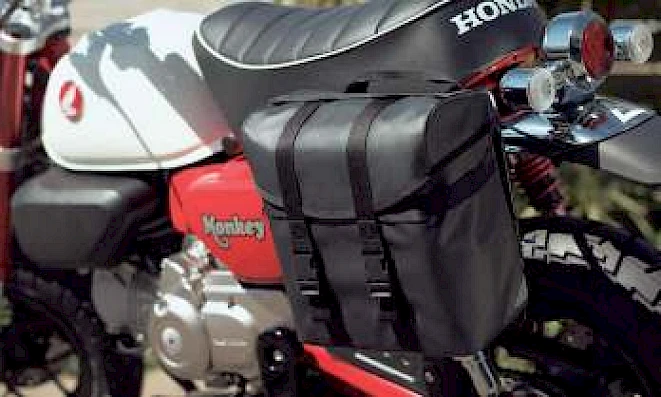 Honda Monkey Z125 mit montierten Satteltaschen – Originalzubehör