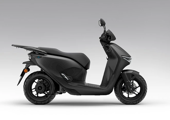 Electric scooter in black – electric moped with swappable battery at Honda Motorrad Zürich