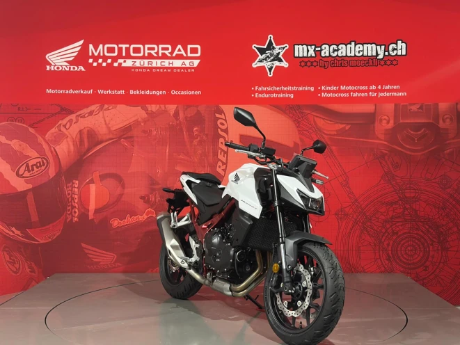 Moto légère Honda CB750 Hornet – env. 190 kg seulement tous pleins faits