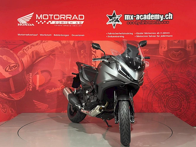 Moto catégorie A : Honda NT1100 DCT chez Honda Motorrad Zürich AG à Volketswil ZH