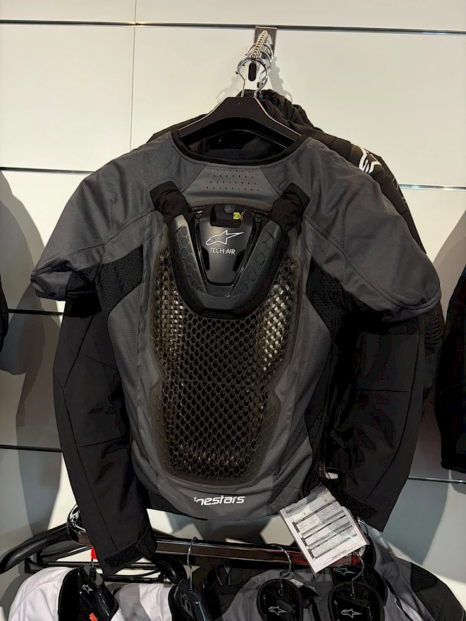 Gilet airbag moto Alpinestars Tech-Air sulla giacca moto