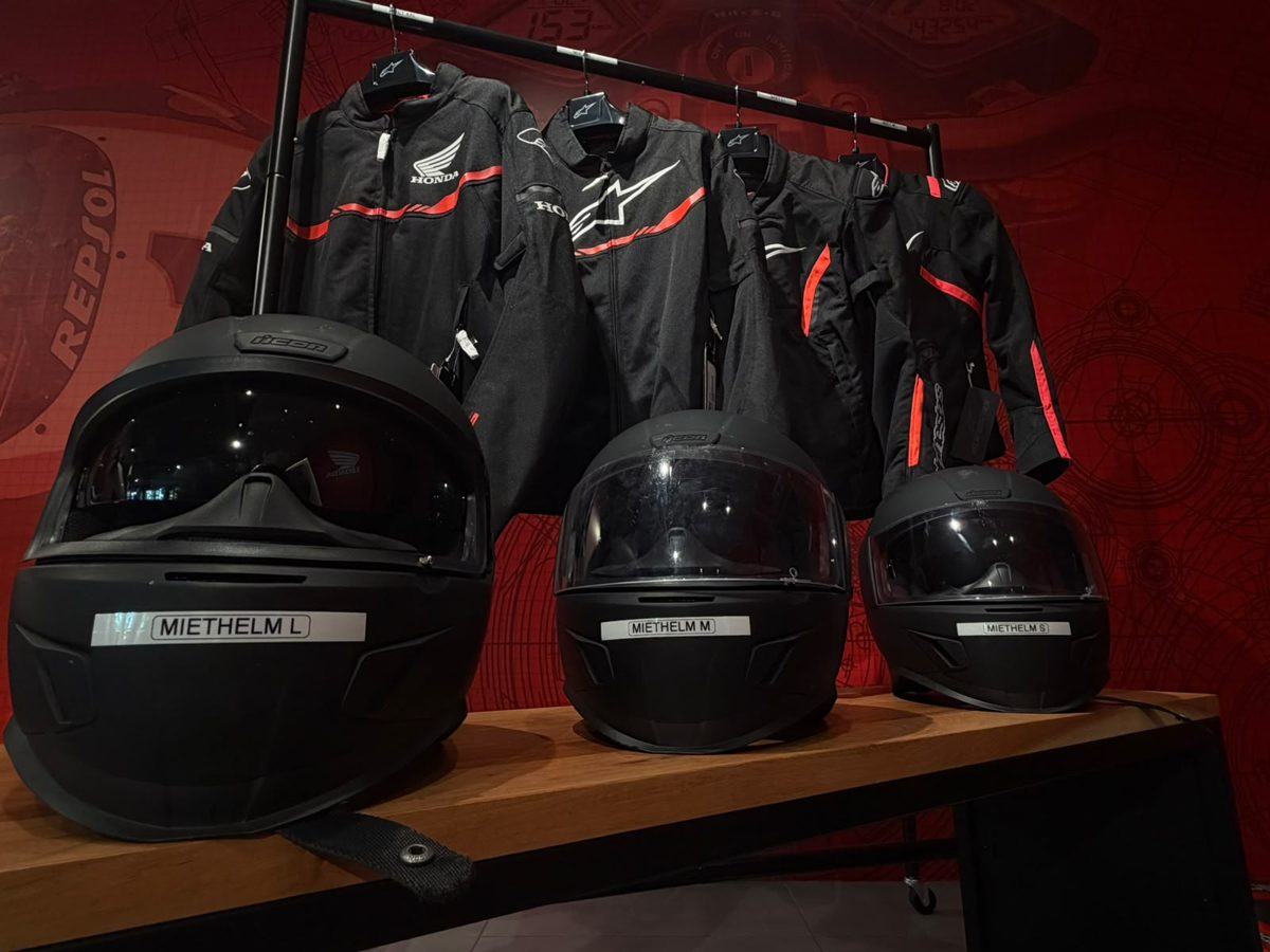 Helm, Jacke und Handschuhe zum Mietmotorrad mieten – Miethelme und Mietjacken in Zürich
