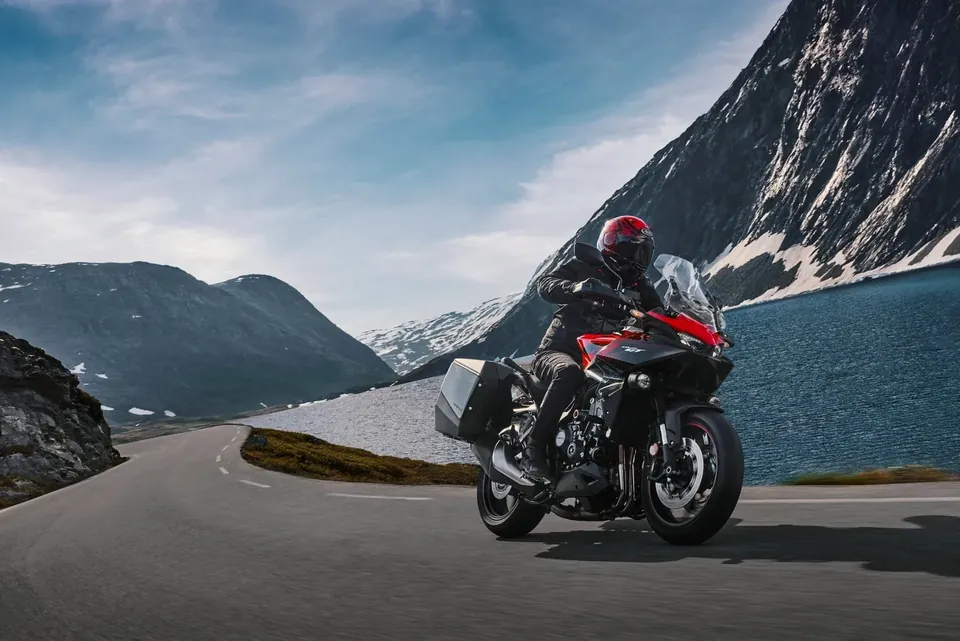 Honda CB1000GT – Sporttourer auf Basis der CB1000 Hornet mit Showa-EERA-Fahrwerk