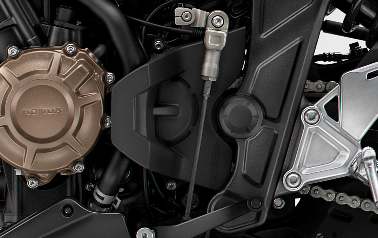 Honda CB 650 R crash pads and engine guard on the frame &ndash; genuine accessories