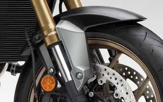 Honda CB650R Original Zubeh&ouml;r &ndash; ger&auml;ste Aluminiumapplikation am vorderen Kotfl&uuml;gel