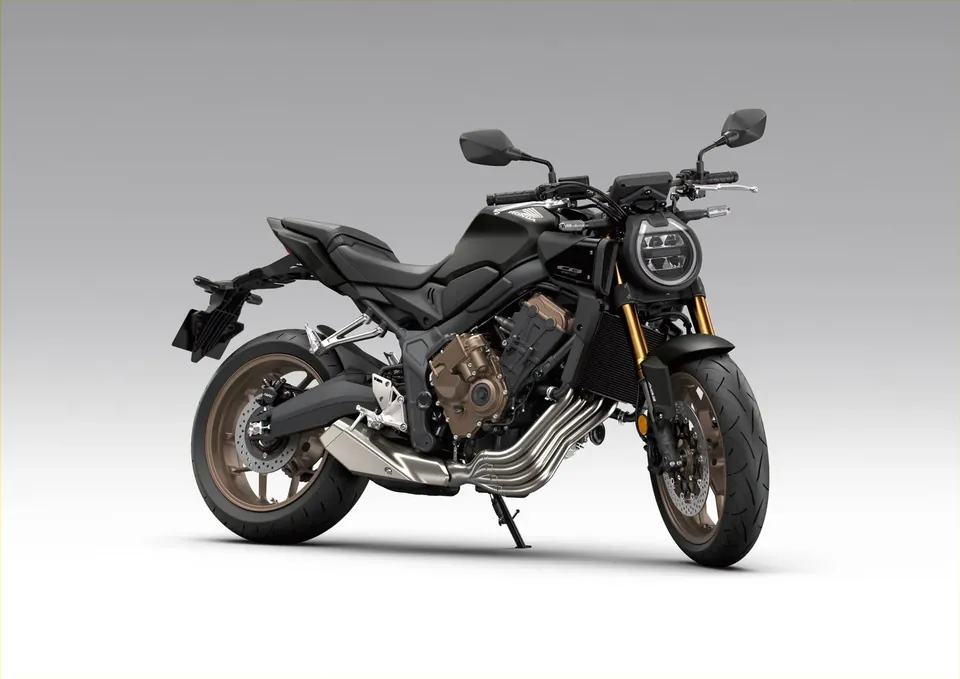Honda E-Clutch sulla CB650R – la frizione lavora da sola, si cambia con il piede