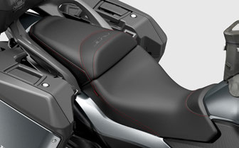 Honda NT1100 genuine accessories &ndash; comfort seat for long stages