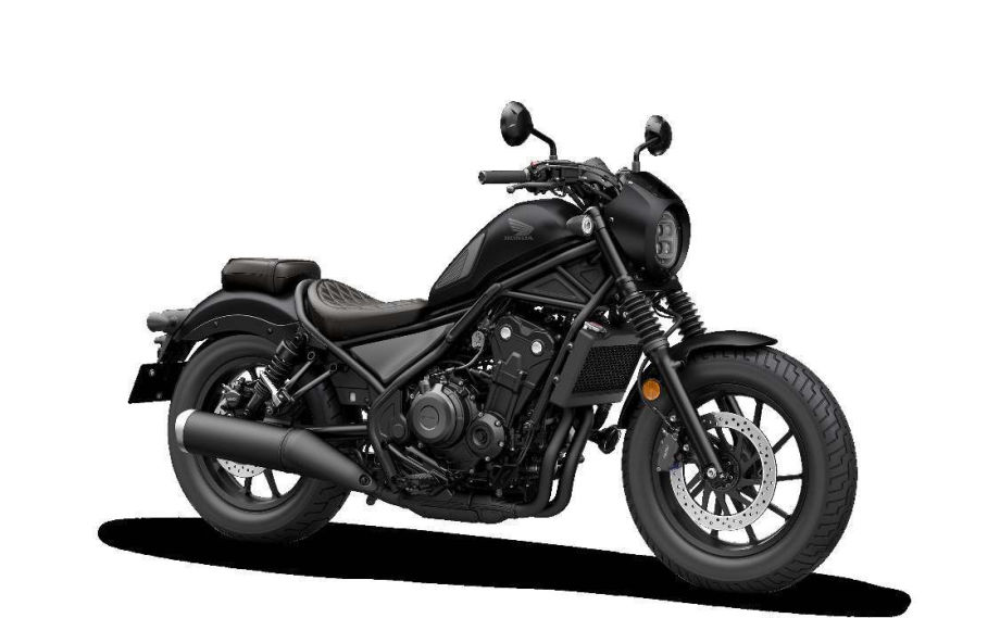 Rebel 500 de Honda avec accessoires d’origine : masque de phare, selle style Diamond Stitch et tank pads