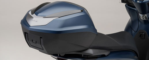 Honda SH genuine accessories &ndash; colour-matched top case in blue to suit the SH