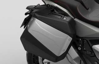 Honda X-ADV750 genuine accessories &ndash; panniers fitted at the rear
