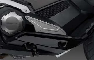 Accessoire d’origine Honda X-ADV750 – plaques en aluminium sur le plancher