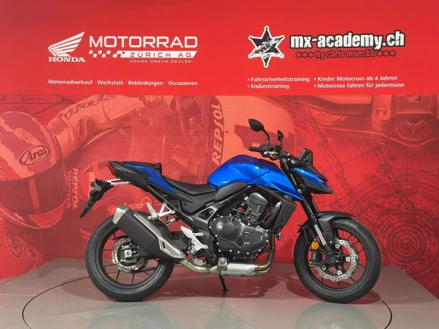 Honda CB750 Hornet &ndash; naked bike with 755 cc and 67.5 kW in the Zurich showroom